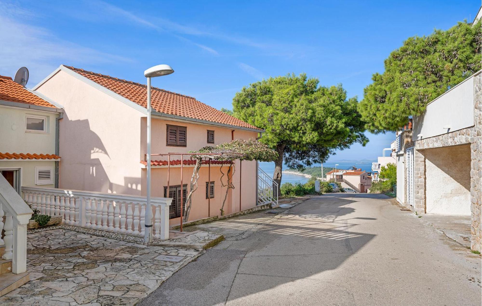 Lovely Apartment In Primosten With Kitchen 外观 照片